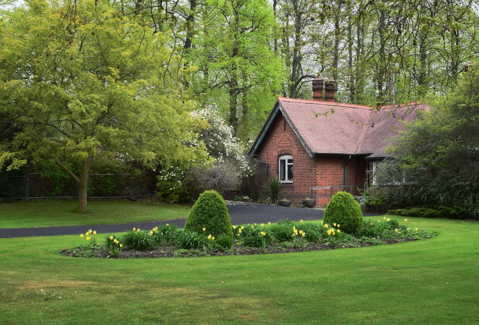 Gardeners for Monken Hadley Common lawns and borders